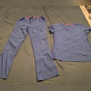 Koi Lite Scrub Set